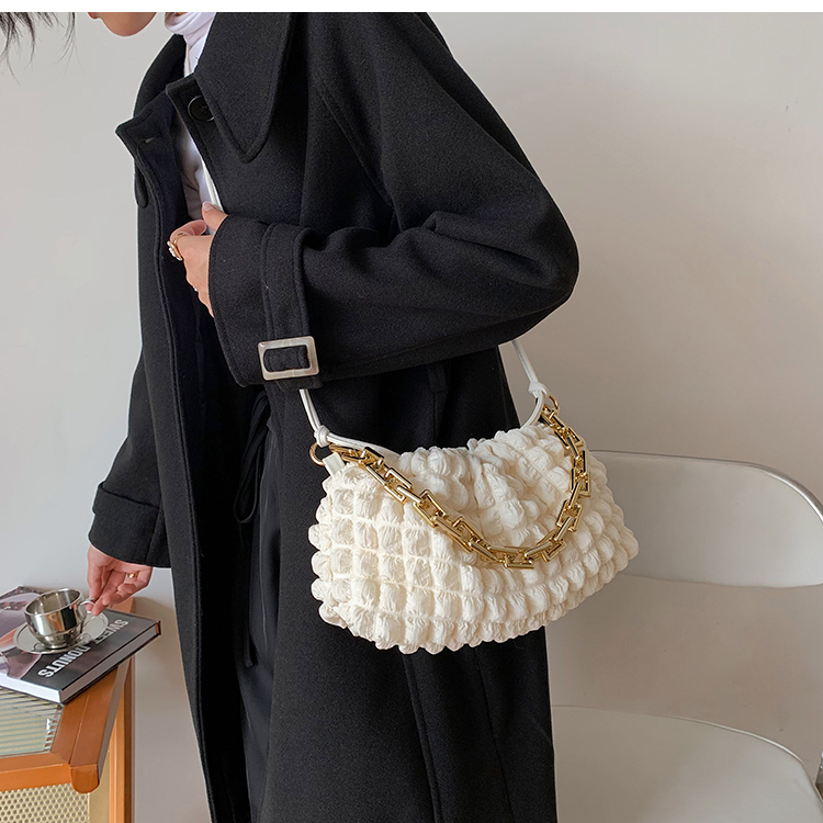 Autumn And Winter 2021 New Bag Female Messenger Bag Fold Shoulder Bag Chain Underarm Bag display picture 7