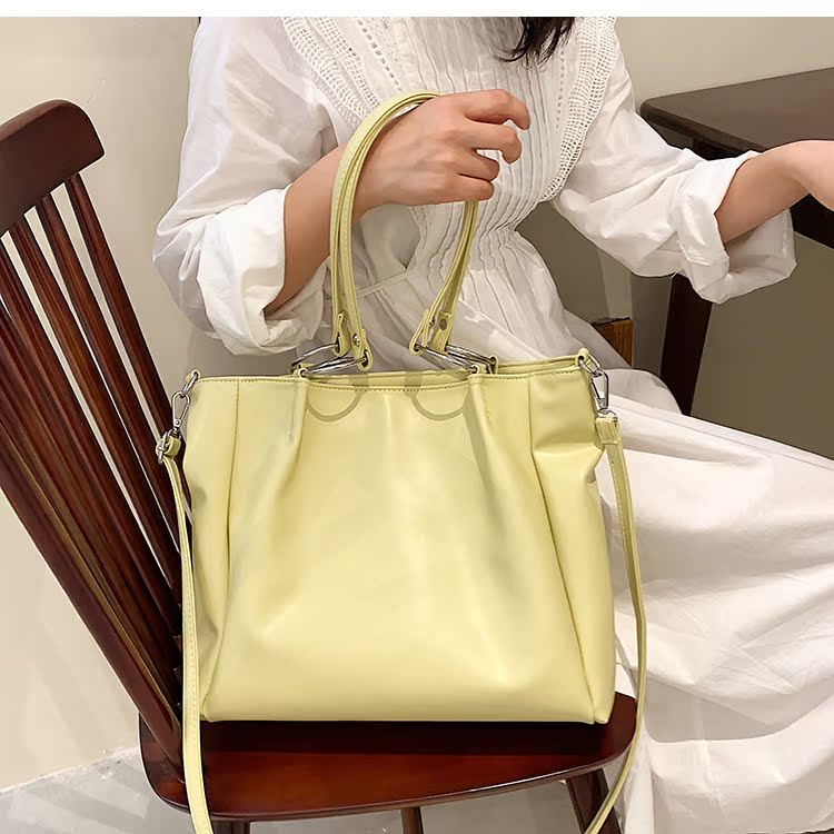 Wholesale Simple Solid Color Large-capacity Shoulder Messenger Bag Nihaojewelry display picture 17