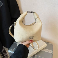 Белая подвеска