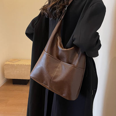 Large-capacity tote bag for women 2026 new autumn and winter, brown bucket bag, commuter underarm bag, single-shoulder crossbody bag
