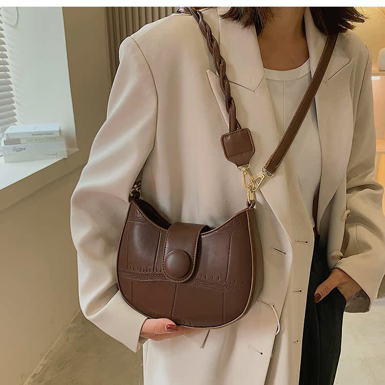 Popular Bags 2021 New Bags Messenger Bag Texture Retro Single Shoulder Saddle Bag display picture 10