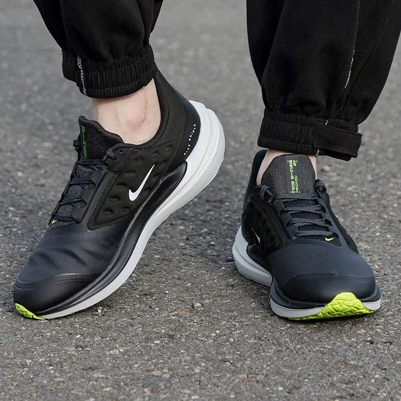 Nike Air Winflo 9 Shield Shock-Absorbing and Water-Repellent Training Running Shoes for Men Dm1106-001