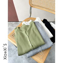 Little Hicks) 2022 New single row with low round collar commute temperament pure color knit cardiovert jacket jacket