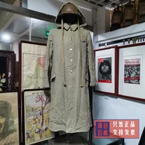 Red collection of old items from the Anti-Japanese War period. The original 1998-style combat uniform does not include a helmet suitable for patriotic education display.