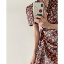 ITS Star River Hot Retro Explosion Pretty Black Bottom Small Red Flower Blingbling Bright Silk Strap Dress