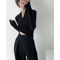 ICTS for you hundreds of thousands of times in black and white with micro-collar trendy blogger Wind V collar knit bottom Tee