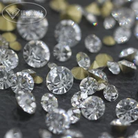 Чистые белые бриллианты случайно смешаны с 200 штуками