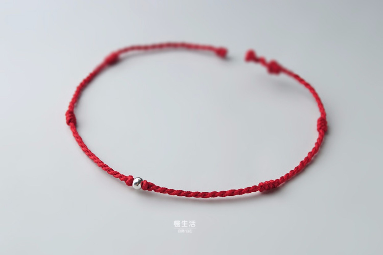 Cuộc sống chậm chạp 925 vòng chân bạc nữ vận chuyển linh hồn ác quỷ dây đỏ Phiên bản tiếng Hàn của vòng chân bạc đơn giản dệt tay sinh viên - Vòng chân lắc chân bạch kim