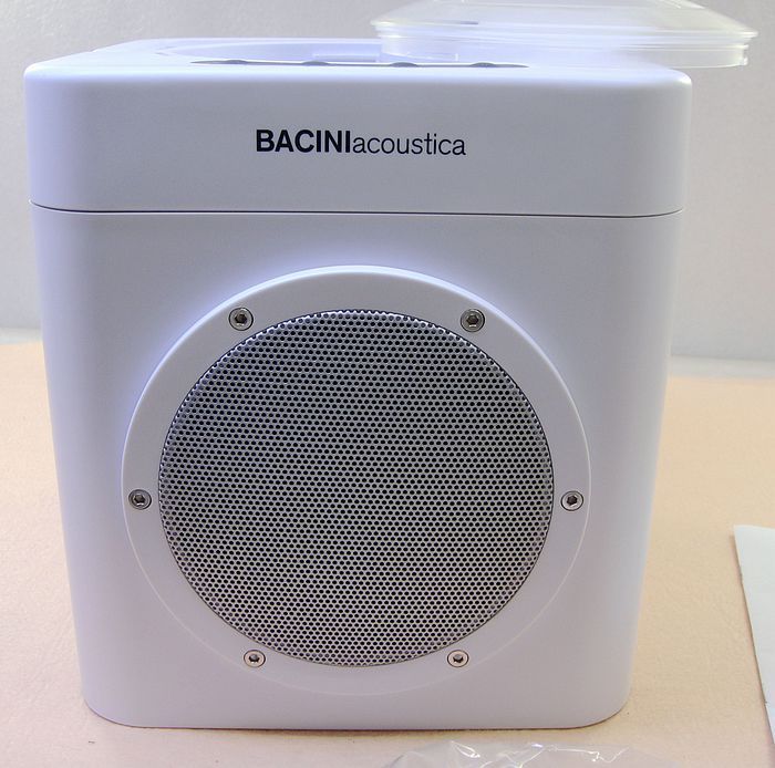 Baccini Apple Ipod Iphone MP3 MP4 Speaker High Quality