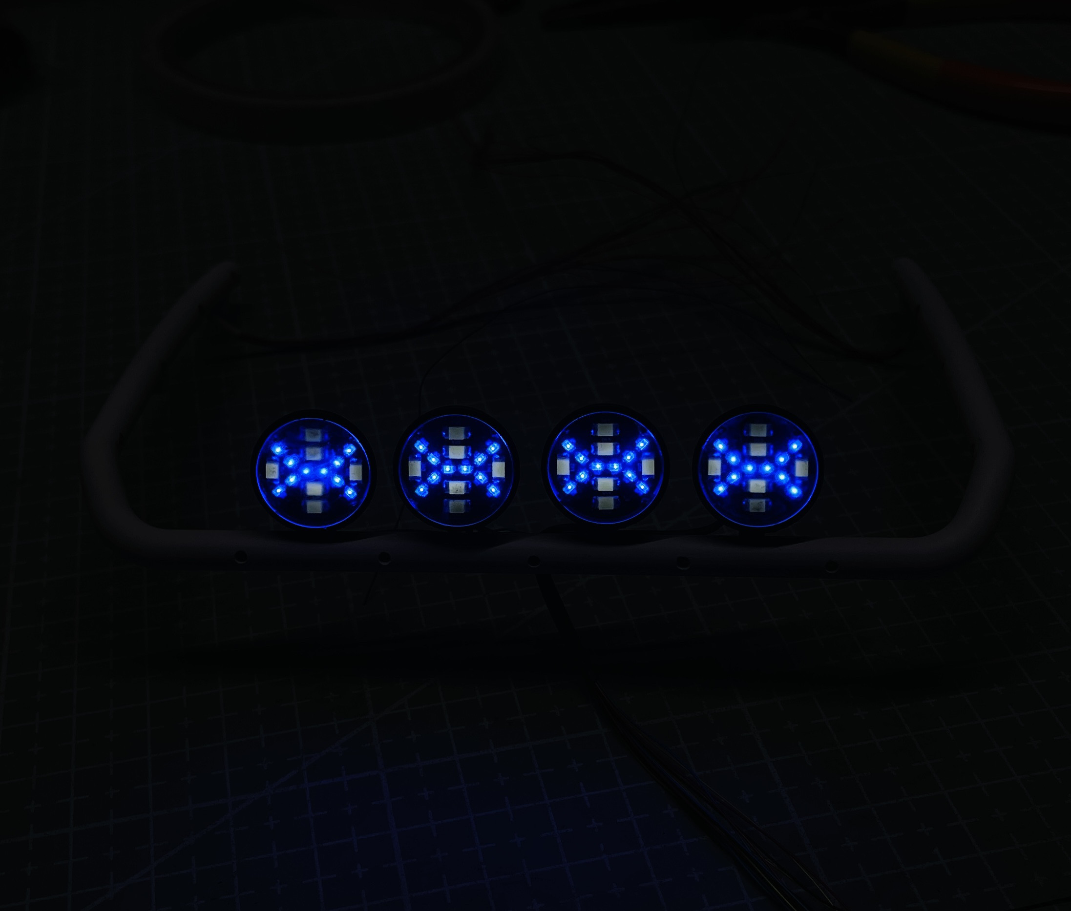 RC-Truck LED Hochleistungs-Deckenscheinwerfer Zweifarbiges Zusatzlicht für 1/14 Tamiya 1/10 RC Crawler Auto TRX4 DIY – Detail 7