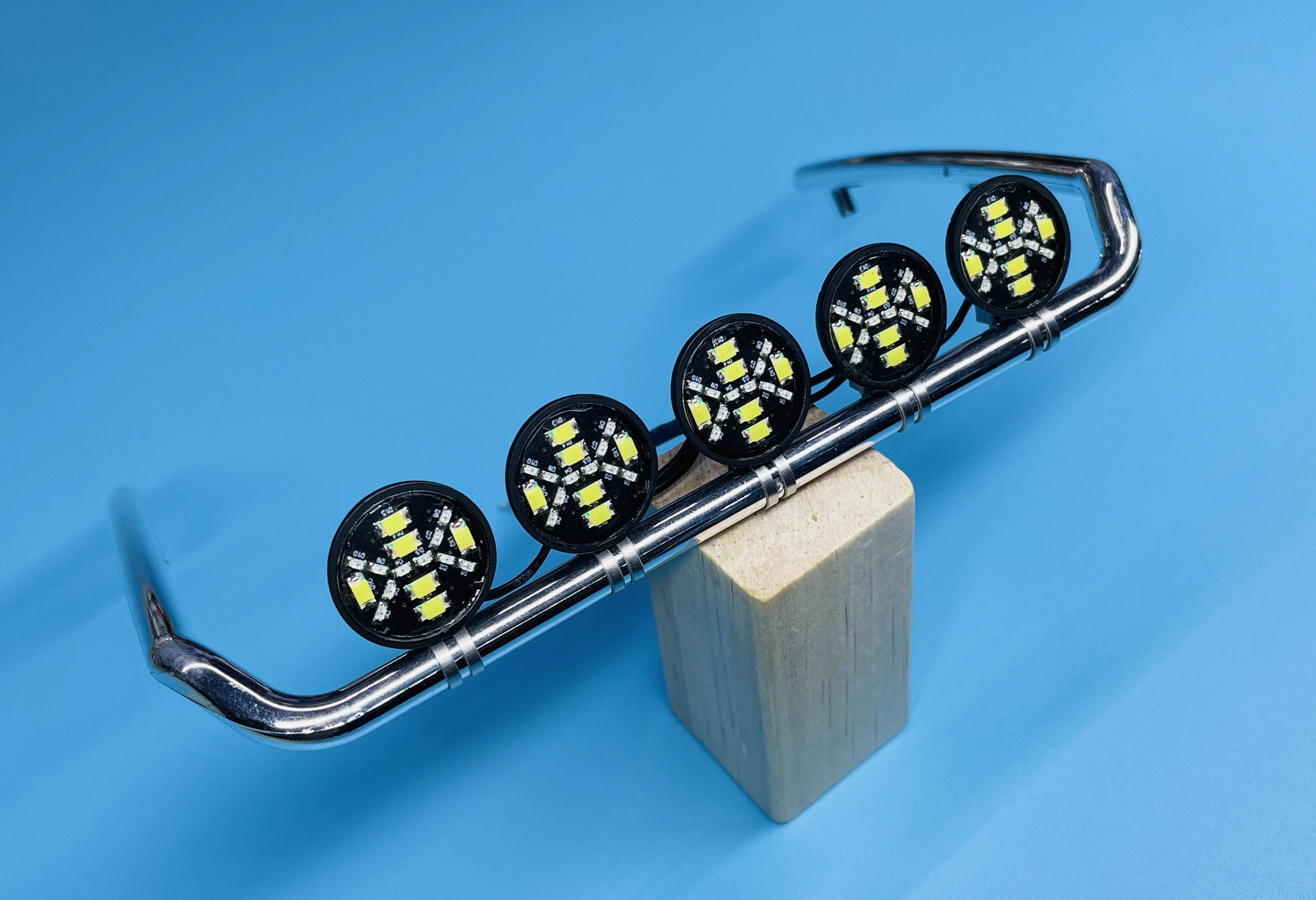 RC-Truck LED Hochleistungs-Deckenscheinwerfer Zweifarbiges Zusatzlicht für 1/14 Tamiya 1/10 RC Crawler Auto TRX4 DIY – Detail 11