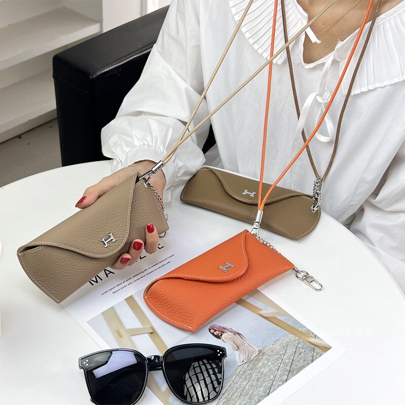 H Buckle Genuine Leather Anti-Pressure Glasses Case for Women, Neck-Hanging Sunglasses Case, Universal Portable Myopia Glasses Protective Case