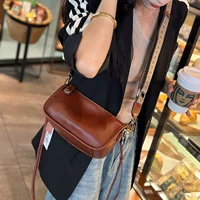 Темно коричневый