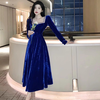 Autumn blue velvet dress of the same style as Di Lieba's stars