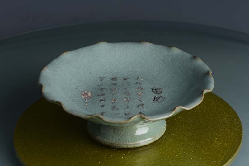 Song, Tokyo, Bianjing official kiln, Song Huizong, Zhao Ji, calligraphy, lotus leaf and high foot