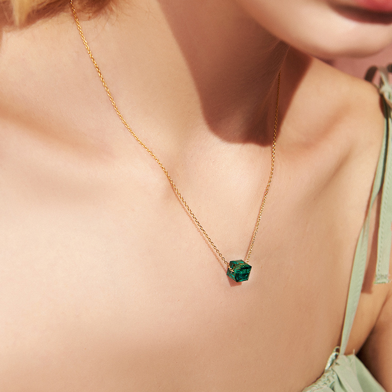 Rose Gold Crystal Necklace Pendant Simple Clavicle Chain Emerald Green Pendant Niche Design Trendy Jewelry Versatility