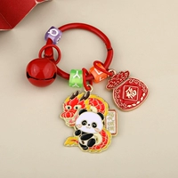 Маленькая красная панда полна благословений