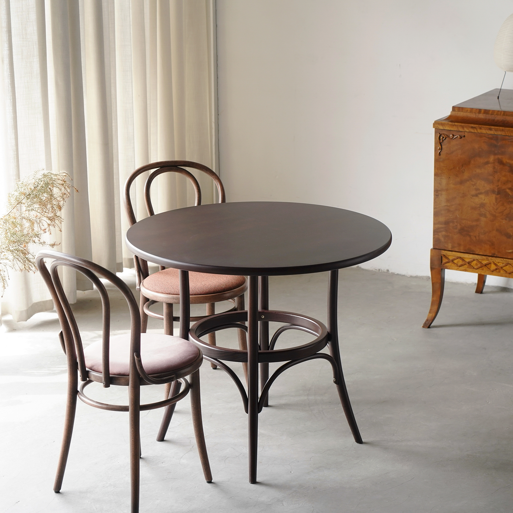 coznap New ) Czech TON Agent 252 dining table Roundtable Table