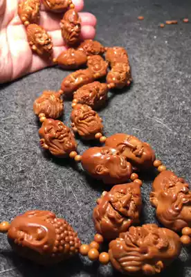 Nuclear carving fan famous Han Zhongjun single-sided eighteen Arhats Old oil nuclear red material realistic arhats handmade carving