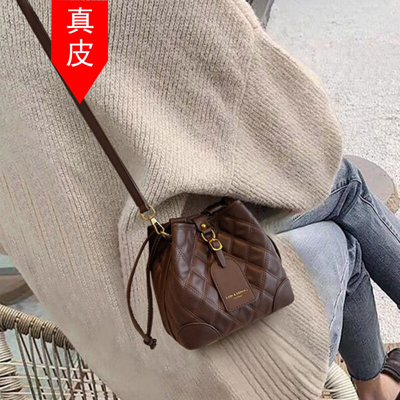 Hong Kong bag women's 2022 new bucket bag large-capacity Messenger autumn and winter work commuting bag all-match explosion