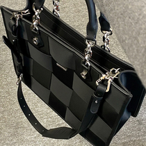Hong Kong bag womens 2022 new autumn and winter checkerboard to work commuting tote bag large-capacity explosion style all-match