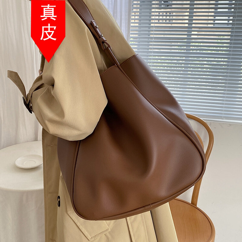 Hong Kong single shoulder bag women's large capacity 2022 new autumn and winter high-quality all-match commuting bucket bag Messenger