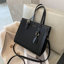 Thailand niche bag womens summer 2021 new trendy high-end Western-style texture messenger tote commuter large capacity