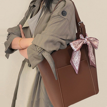 Hong Kong leather bag womens 2022 autumn and winter new high-end work one-shoulder commuter tote bag large capacity