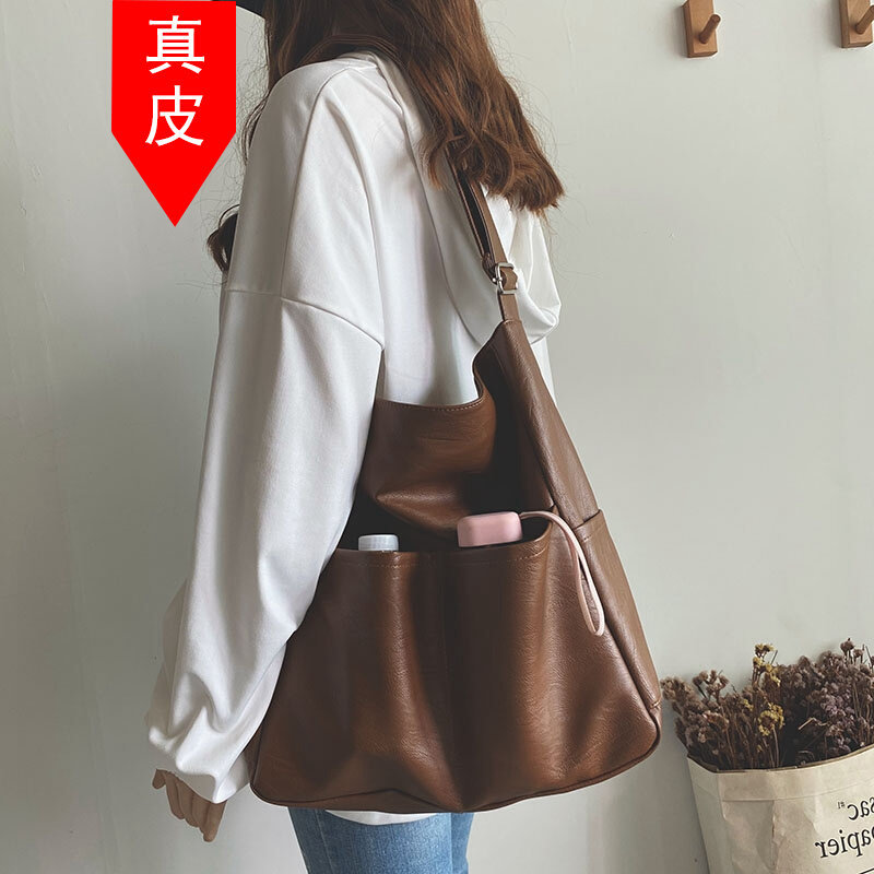 This year's popular large capacity package women 2023 new package senior commuter package with one shoulder Tot pack