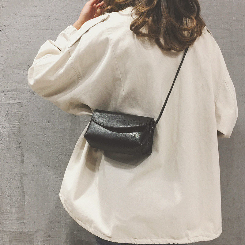 Genuine leather mk packet 2022 new advanced senses small crowdsourced design texture soft leather single shoulder inclined satchel female summer 100 hitch