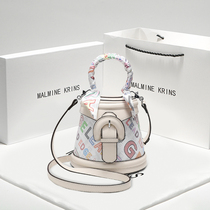 Hong Kong MK genuine leather handbag woman Xia 2022 new wave advanced sense texture small crowdsourced design hand inclined satchel bag