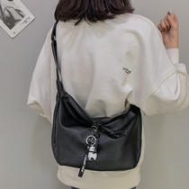 Niche designer bag female 2021 new high-end texture soft leather messenger dumpling bag large capacity all-match autumn