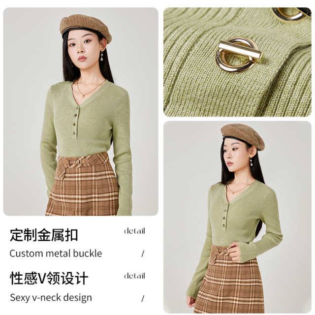 Qiushui Yiren ເສື້ອກັນໜາວສີດຳລຸ່ມສຸດ sweater ພາກຮຽນ spring 2024 ຮູບແບບແມ່ຍິງໃຫມ່ temperament ພາຍໃນຄໍ V ເສື້ອ sweater ເທິງ