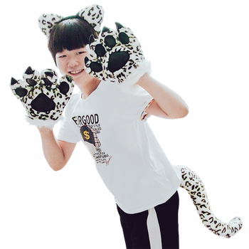 Salln ຫາງສັດແລະຫມອນ doll paw