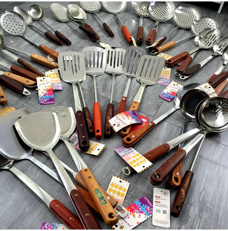 All kinds of meal spoons, tablespoons, rice spoons, spatula, colander tableware collection