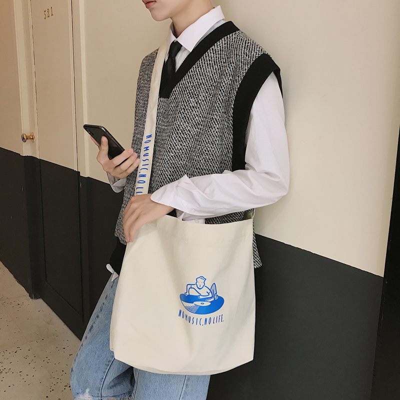 Trendy 2018 new one-shoulder diagonal personality canvas bag simple and versatile popular male student large-capacity zipper bag