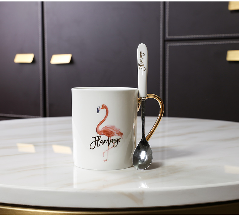 Small European - style key-2 luxury coffee cup suit household British key-2 luxury afternoon tea spoon, creative ipads China red tea cups