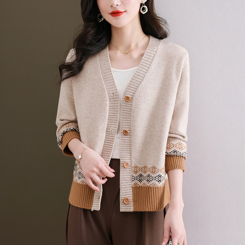 Knitted Cardigan for Women, Short Style, 2024 New Spring and Autumn Model, Loose Fit, Stylish Jacquard Wool Sweater Jacket for Moms Knitted Cardigan for Women, Short Style, 2024 New Spring and Autumn Model, Loose Fit, Stylish Jacquard Wool Sweater Jacket for Moms