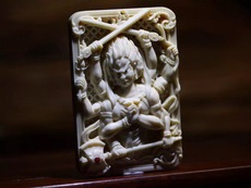 Изделие с гравюрой на слоновой кости