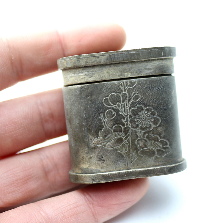 Antique shredded tobacco box, smoke foam tobacco leaf box box, brass white copper tobacco bag, dry tobacco bag, smoking set, antique old objects, miscellaneous pieces