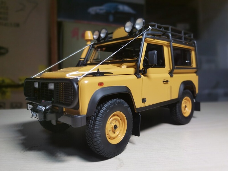 Car Model Jingshang 1:18 Land Rover Defender Short Wheelbase Version with Luggage Rack Accessories, Alloy