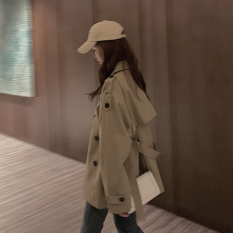 Small subshort version of the Wind Cloisters 2022 Early autumn Pop foreign Pilate with a large coat of coat in its Thrones Inn Wind