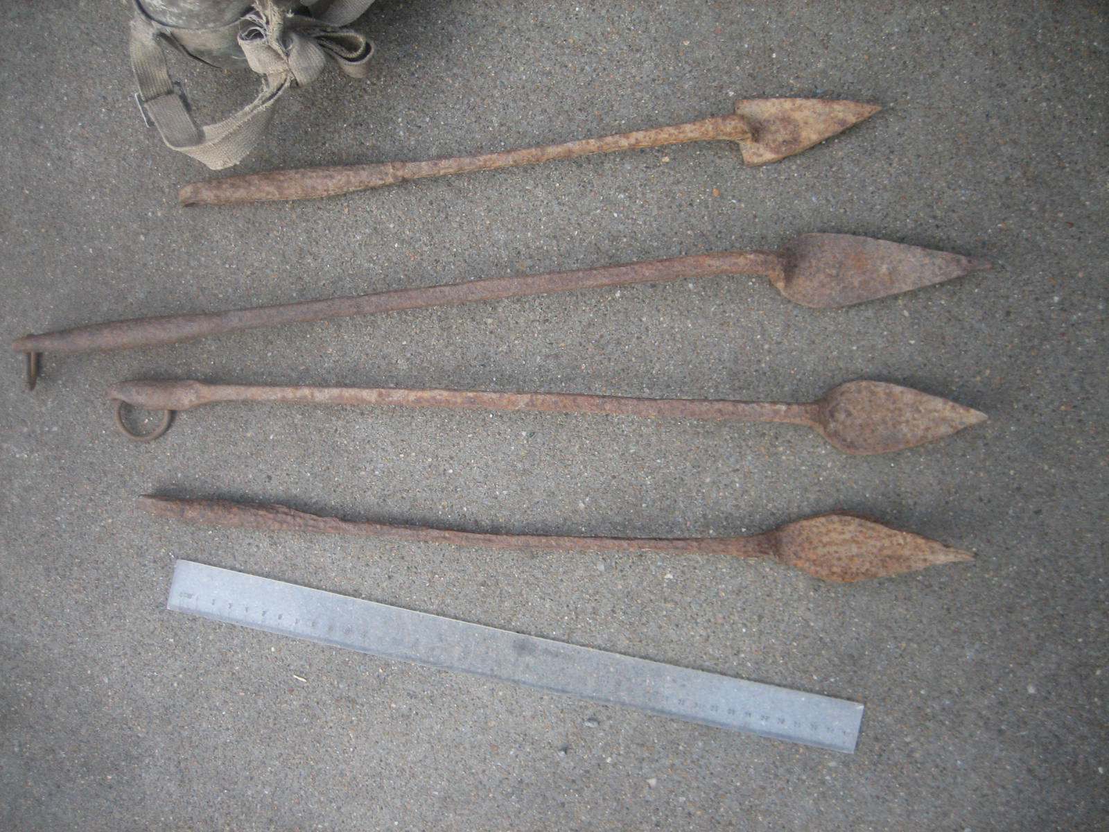 Antique batch of Republic of China lengthened iron iron ironing clothes Iron Old Objects Display display of film and TV props Criminal tool