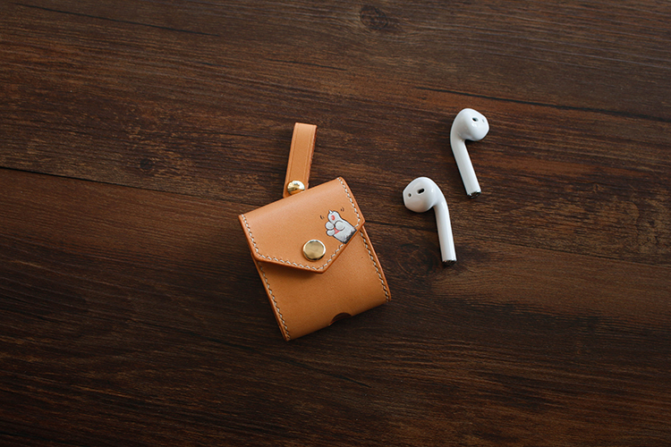 2019Airpod wireless Bluetooth headset Leather carving pet custom cowhide leather protective case Wireless headset case