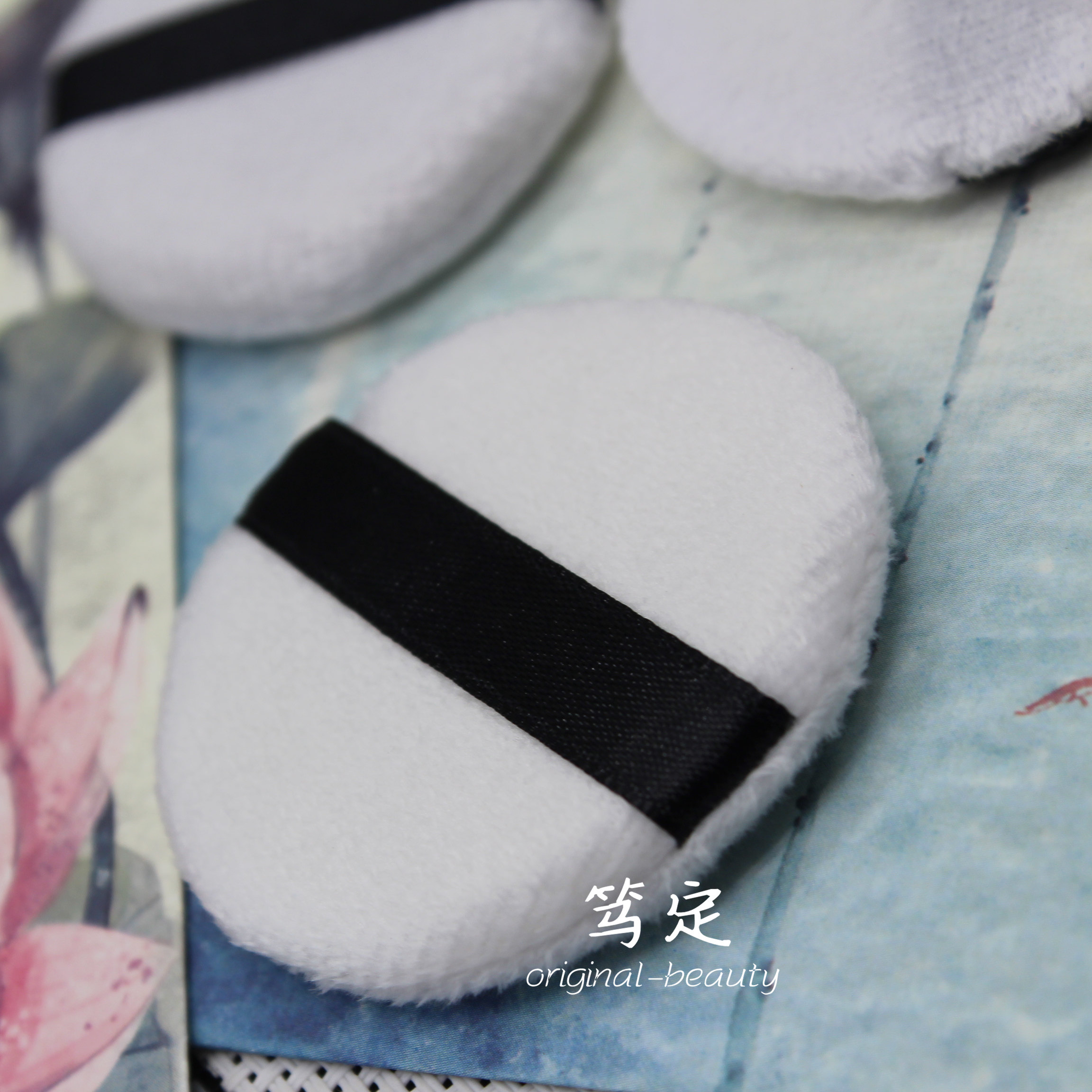 Ugly but soft and comfortable practical small powder bashing mini short velvet powder box assorted powder bashing exit