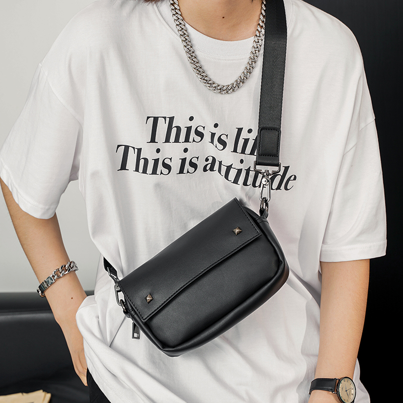 2022 new fashion shoulder bag small square bag Korean version men's bag rivet casual cross-body bag trend small shoulder bag trend