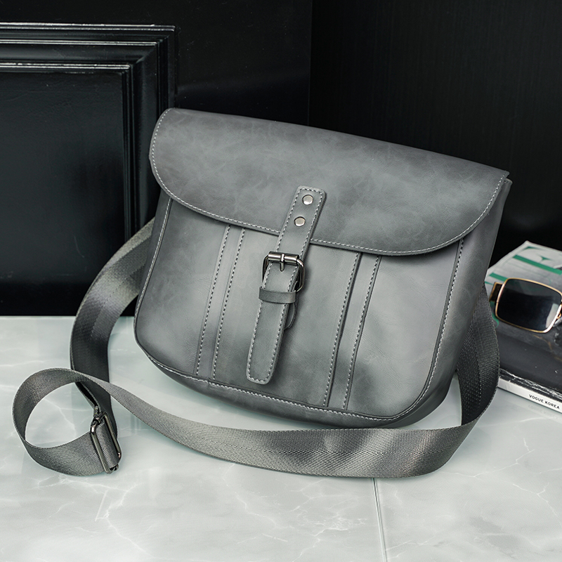 New casual fashion retro-cure single shoulder bag with mad horse backpack large capacity saddle bag