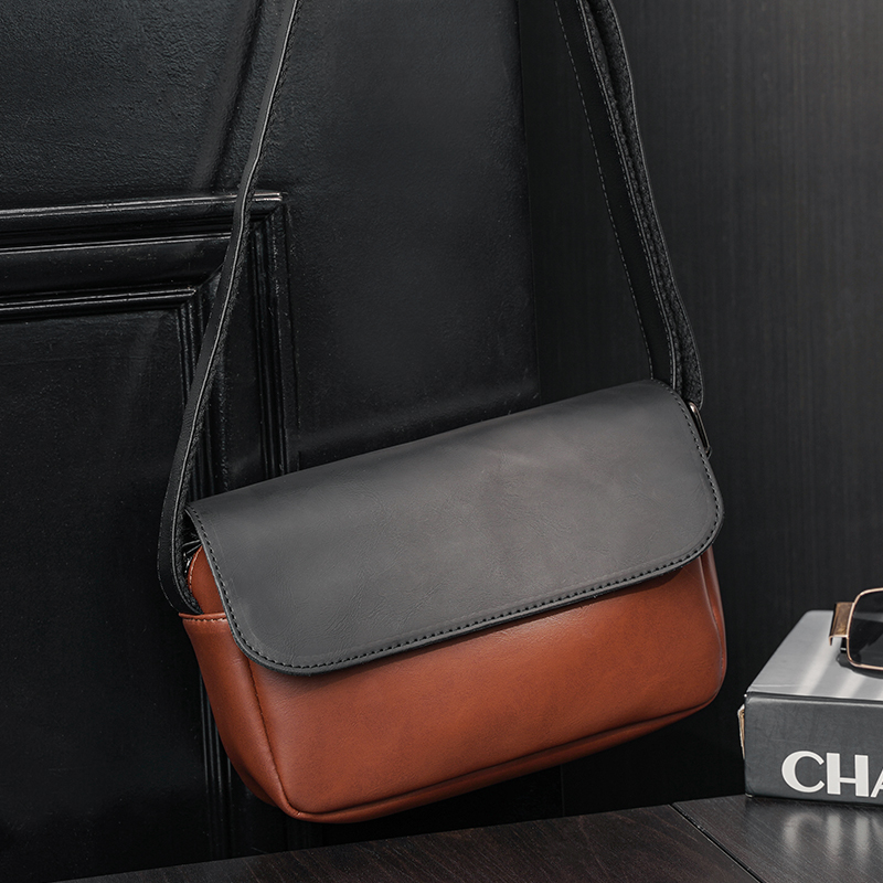 2022 new retro single shoulder bag casual men's small satchel bag slanted satchel Han version Men's bag Leisure Little Shoulder Bag