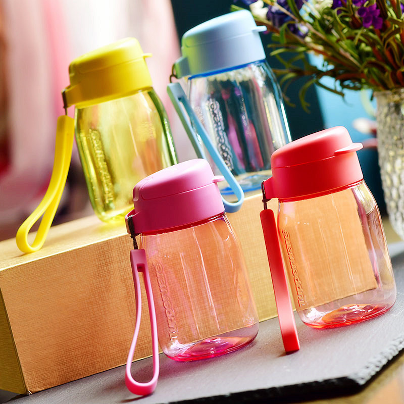 Tupperware Penguin Doodle Cup 350ml Ngày trẻ em Sinh viên cầm tay Leakproof Cup cc Straw Cup Chính hãng - Tách binh dung nuoc