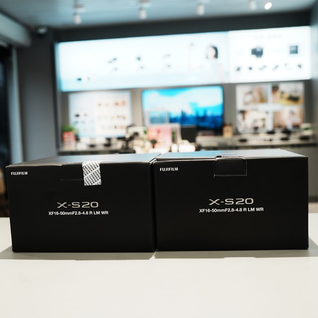 Brand New in Stock Fujifilm Xs20 Mirrorless Digital Camera with Five-Axis Stabilization, High-Definition Video, and Ai Intelligent Focus